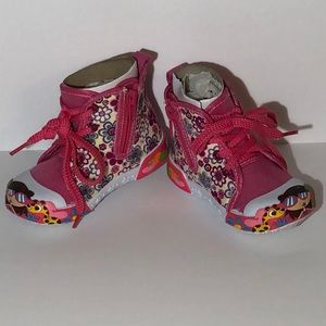 Adorable pink kids design zip-up high top sneakers